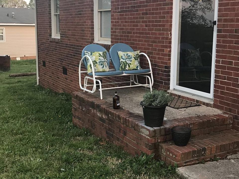 1st image of 429 Farmview Dr