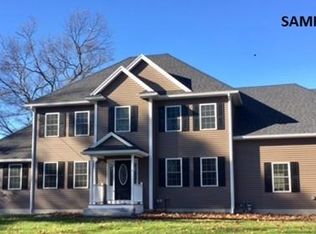 28 Woodlawn Ave, Billerica, MA 01821