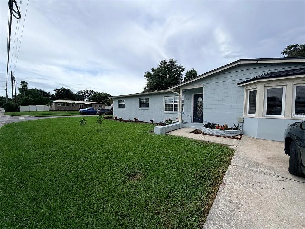 4 bed, 2.0 bath, 1500 sqft, $2,600 — Photo 1