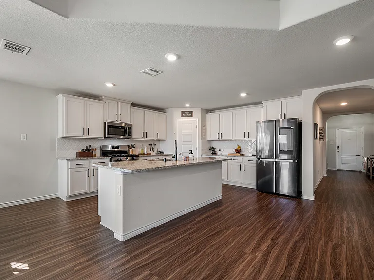 4008 Spur Trail Dr — Photo 2