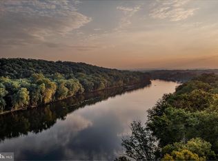 23 Mississippi Point, Falling Waters, WV 25419