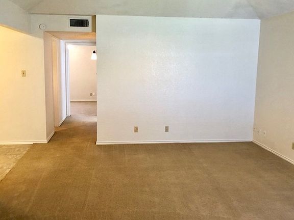 5th image of 840 White Rock St