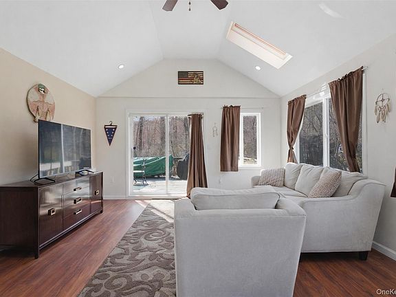 3rd image of 35 Highland Road