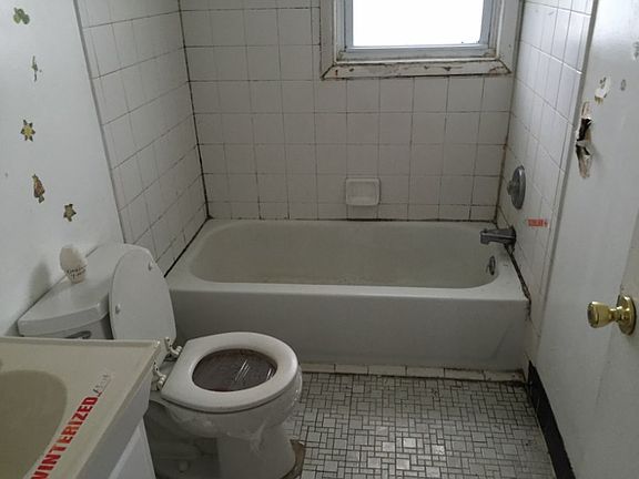 3rd image of 2209 Alister Dr