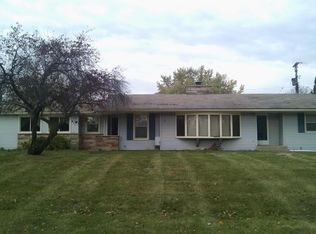 411 Crescent Dr, Edmore, MI 48829