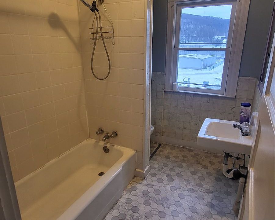 1st image of 1104 Pennsylvania Ave E #B