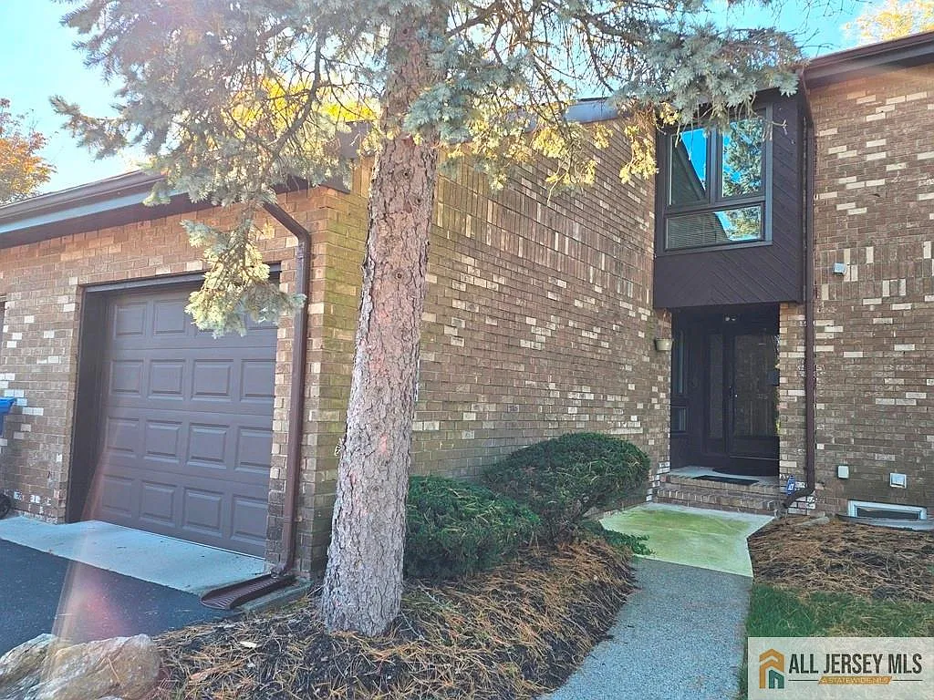3 bed, 2.5 bath, 1736 sqft, $3,400 — Photo 2