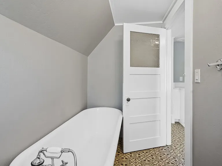 547 Randolph Street — Photo 11