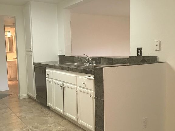 3rd image of 1050 E Washington Ave APT 42
