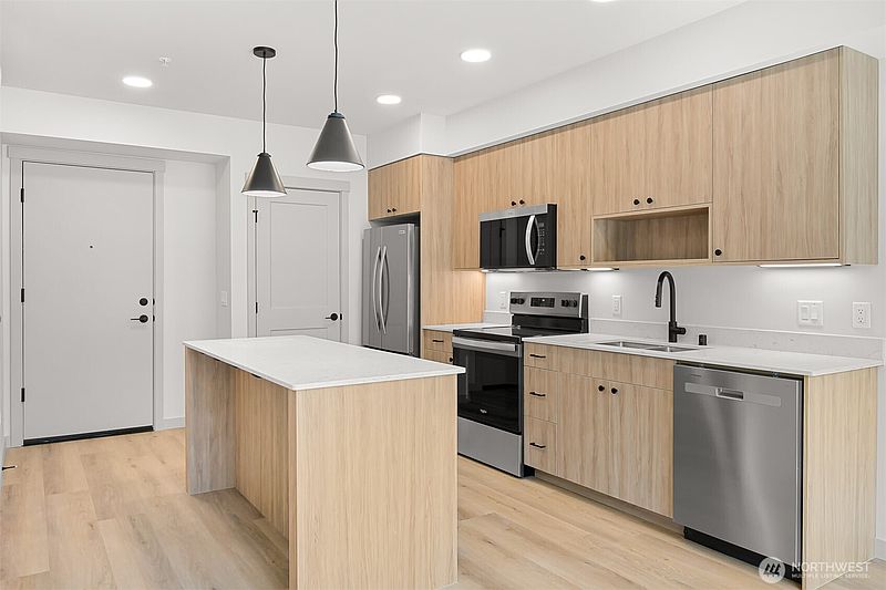 4th image of 820 N State Street #505