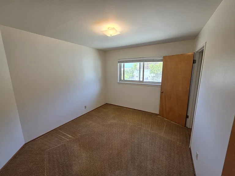 1744 Wesley Ave — Photo 17