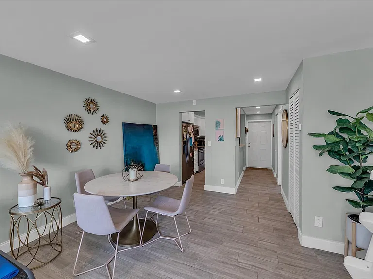 611 NE 14th Ave #306 — Photo 7