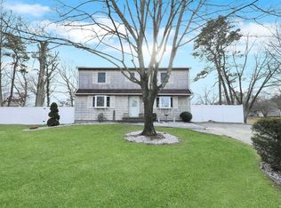 4 Rustic Gate, Ridge, NY 11961