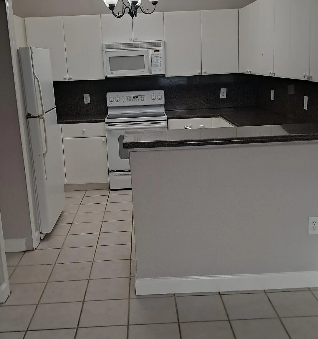 3 bed, 2.5 bath, 1524 sqft, $2,300 — Photo 2