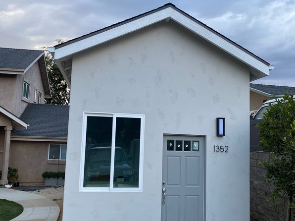 1352 Oak Ave