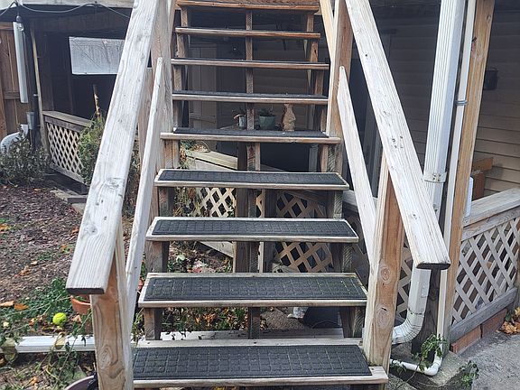 3rd image of 2146 W Fletcher St #2R