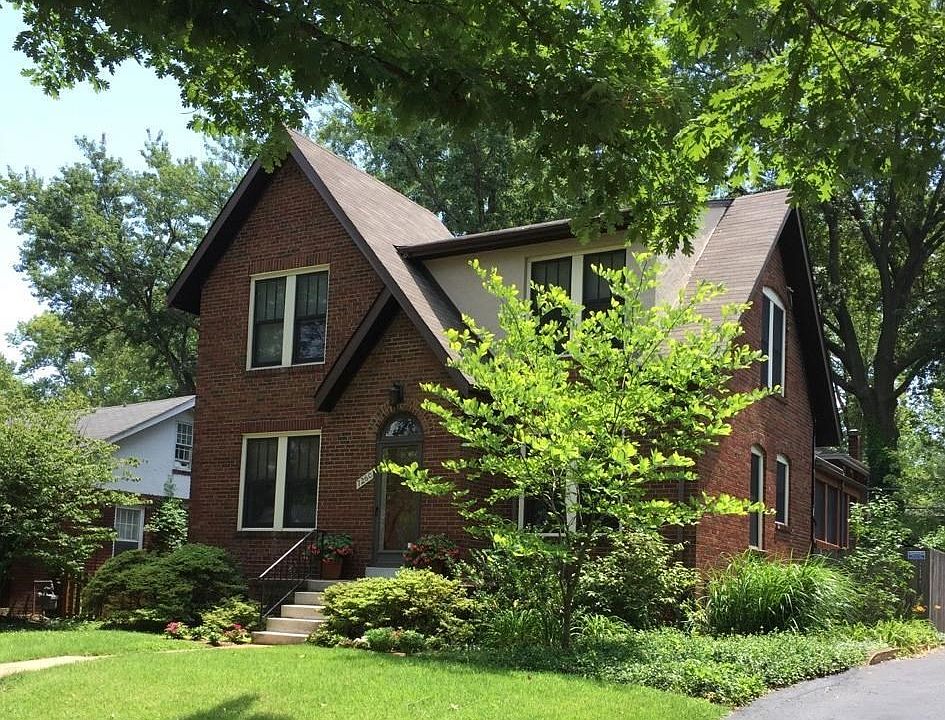 Beautiful 1920's home in prestigious U-City neighborhood