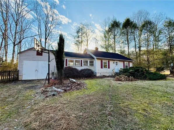 1052 S Recreation Rd, Wilkesboro, NC 28697