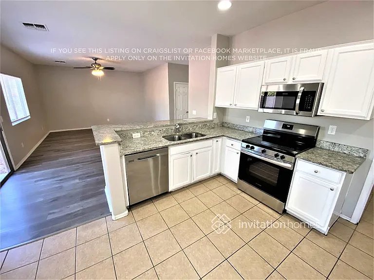 2207 N 92nd Gln — Photo 5