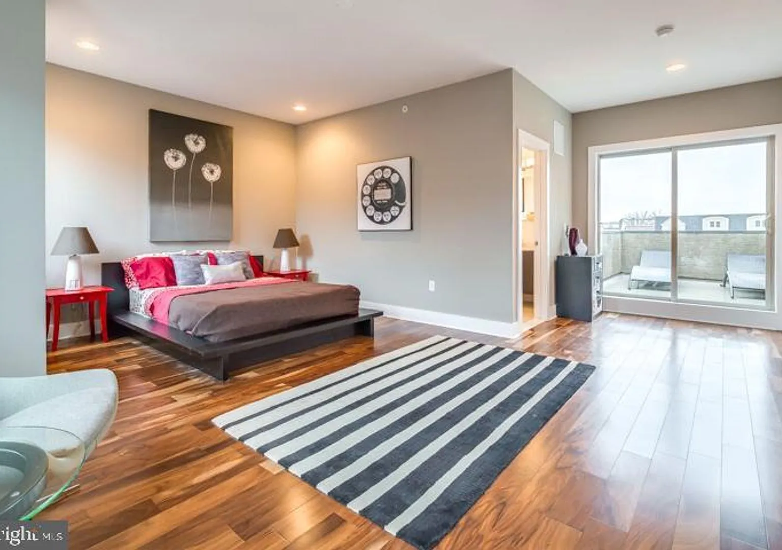 Northern Liberties Townhome with Parking — Photo 2