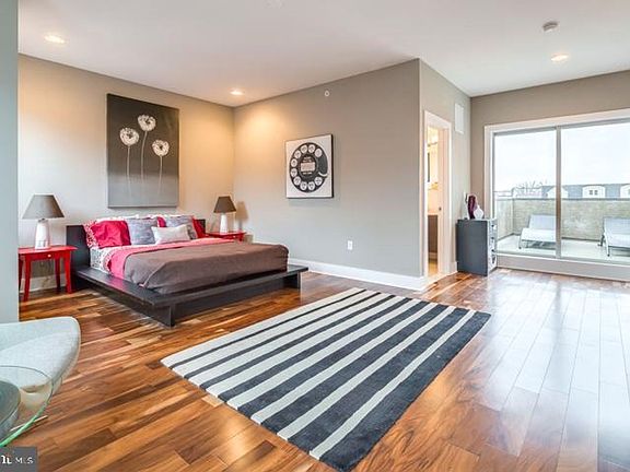 2nd image of 826 N 3rd St APT 5