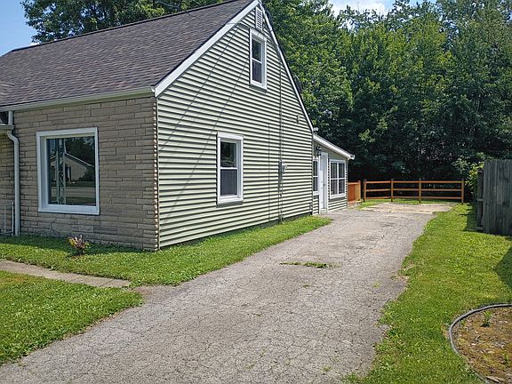 2nd image of 1624 Elm Rd NE