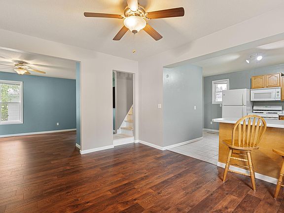 4th image of 227 Phelps St E