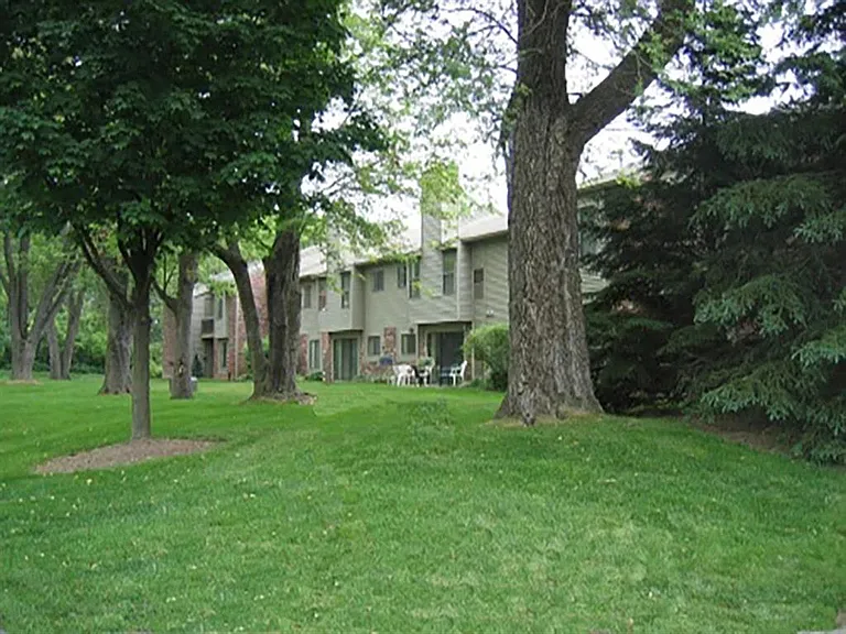 Creekside of Farmington Hills Apartments — Photo 48