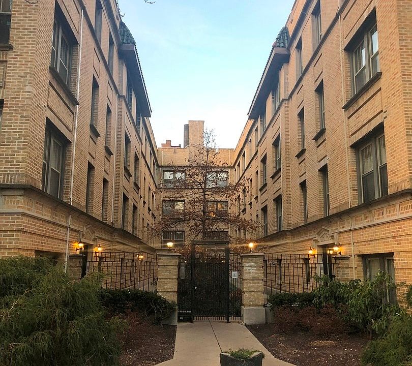 1st image of 1360 W Greenleaf Ave #3W