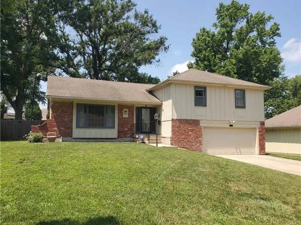 8706 Mackey St, Overland Park, KS 66212