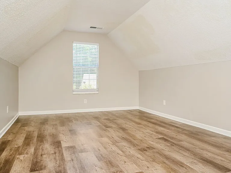 608 Fieldcrest Dr — Photo 7