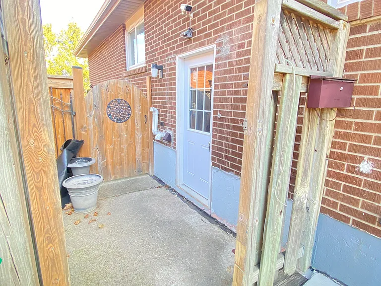 135 Bonham Blvd #BASEMENT — Photo 14