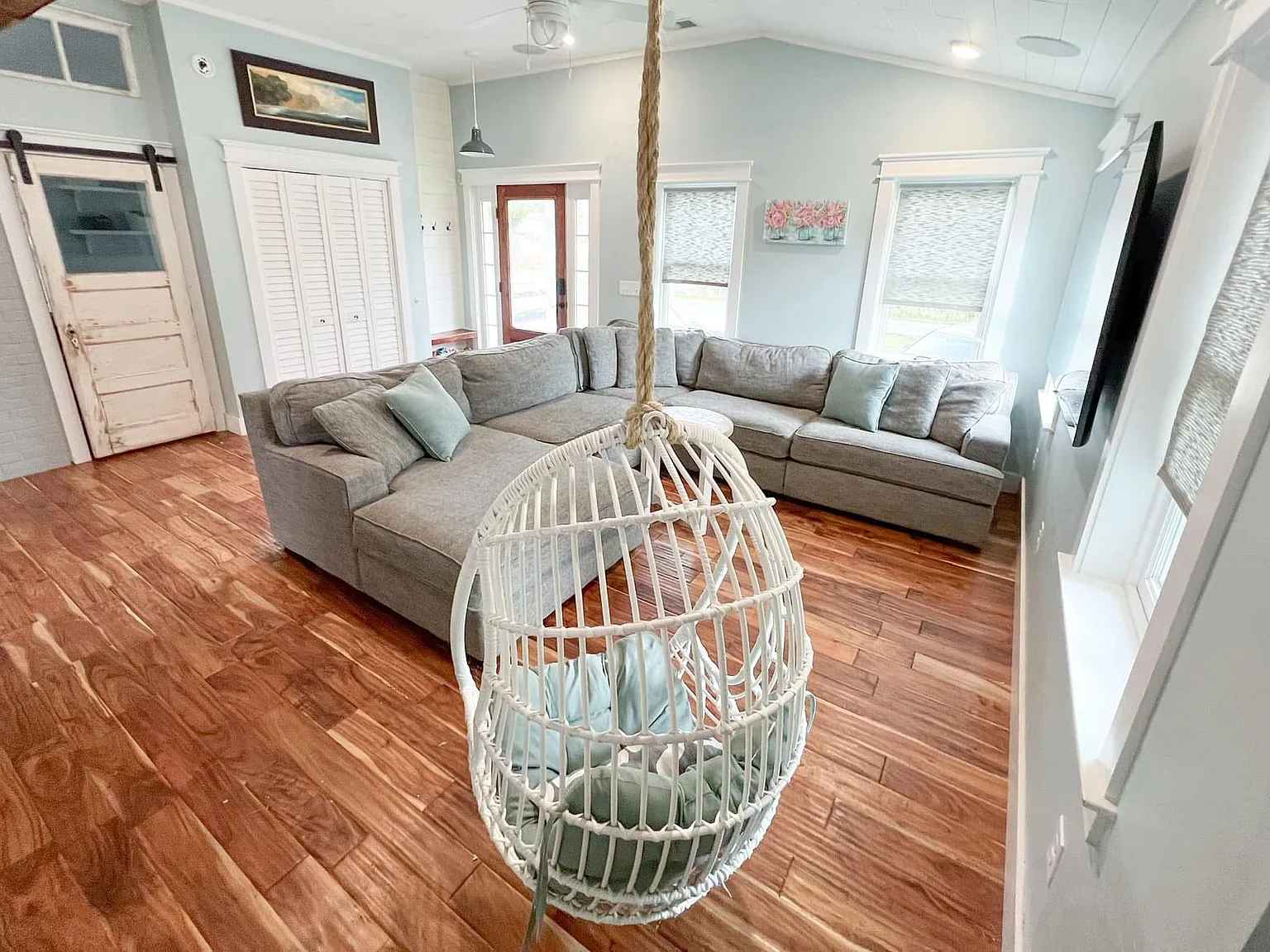 4 bed, 2000 sqft, $3,700 — Photo 3