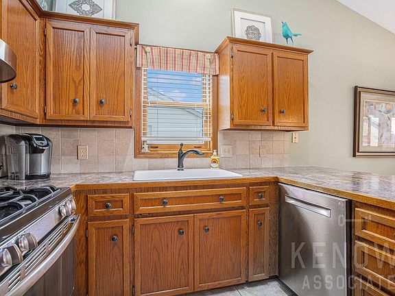 3rd image of 3925 Sante Fe Ct SW