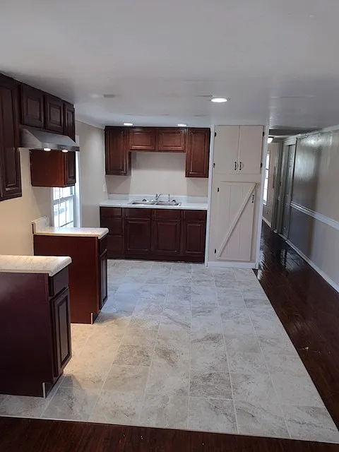 2 bed, 1.0 bath, $950 — Photo 2
