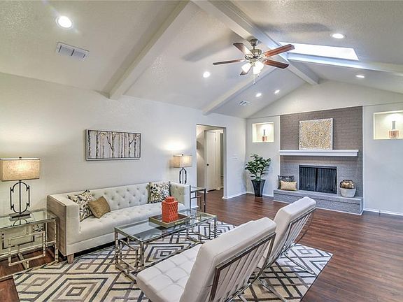 3rd image of 701 Castlewood Ln