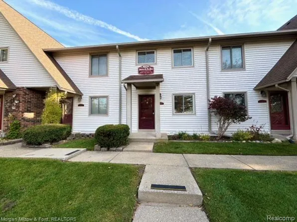 7230 Bluewater Dr APT 128, Clarkston, MI 48348