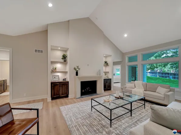 2650 Lone Tree Cir, Lincoln, NE 68512