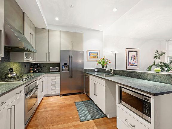 3rd image of 102 Fulton St APT 2E
