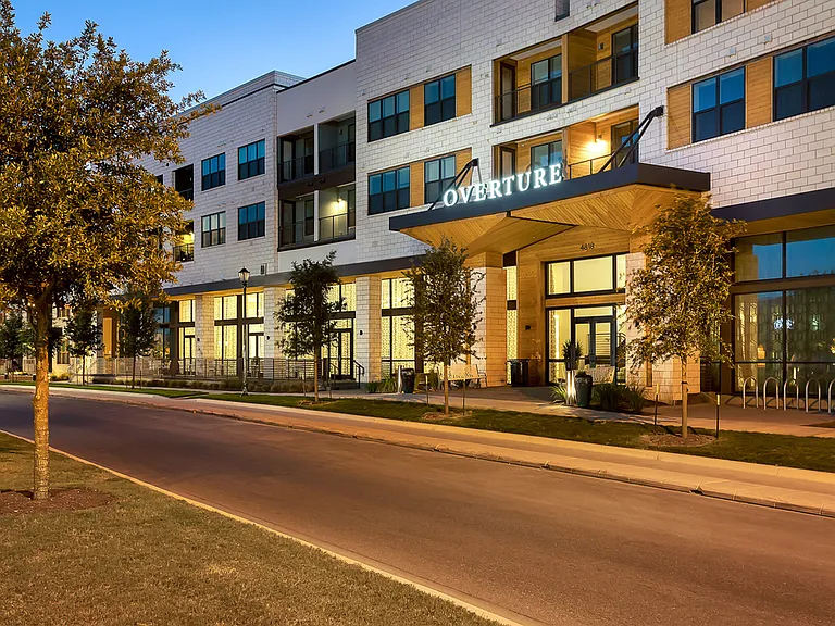 Overture Mueller - 55+ Active Adult Apartment Homes — Photo 21