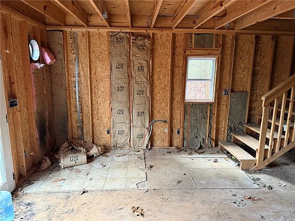 5th image of 431 Mission Hill Rd