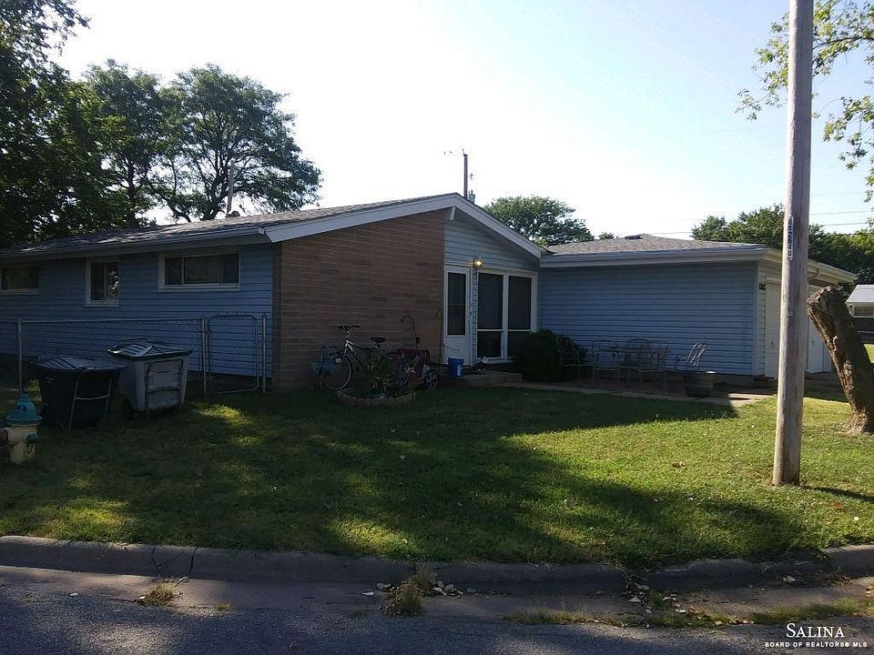 2nd image of 3207 Royal Dr