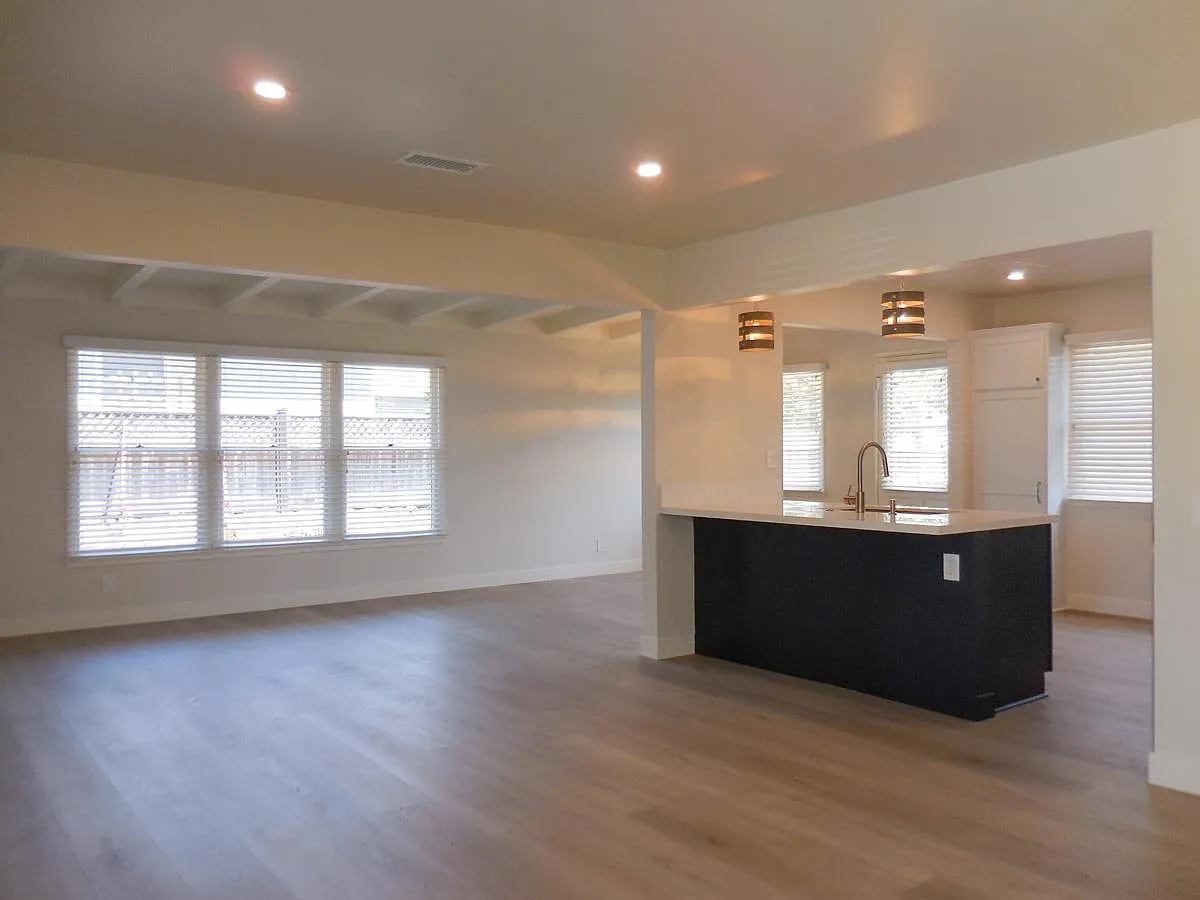 2 bed, $8,000 — Photo 2