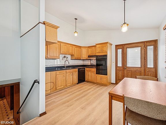 5th image of 901 Clearbrook Park Dr