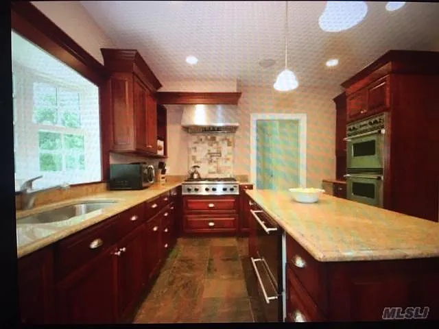 4 bed, 4000 sqft, $8,500 — Photo 3
