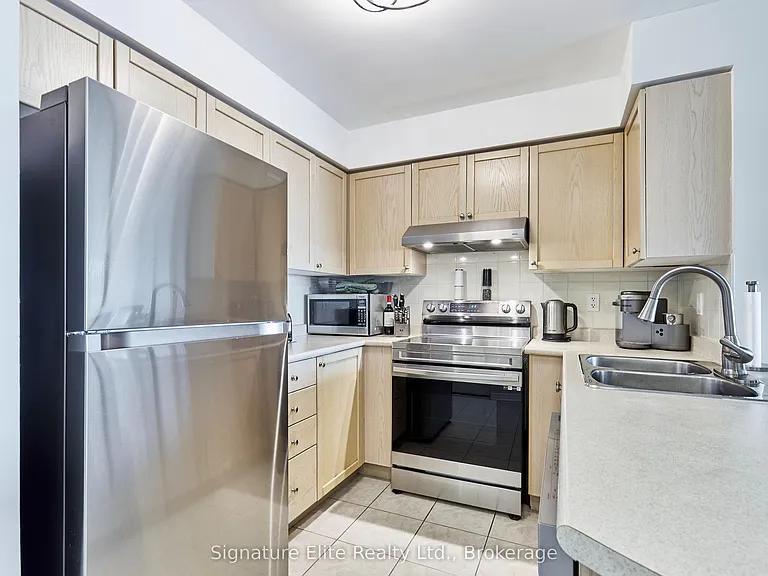 11 Oneida Cres #LPH05 — Photo 10
