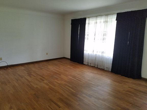 3rd image of 2732 E Dexter Dr