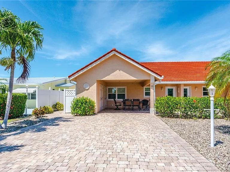 60 Aqua Ra Dr — Photo 14