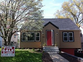 Curb Appeal!! Great Starter Home!!