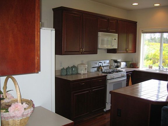 3rd image of 9408 Budd Ct NE